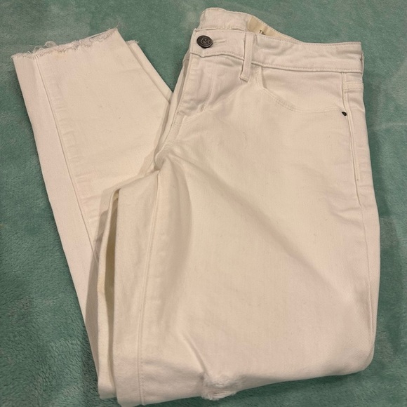 Women's distressed White Jeans
NWOT
T1 - Picture 3 of 11